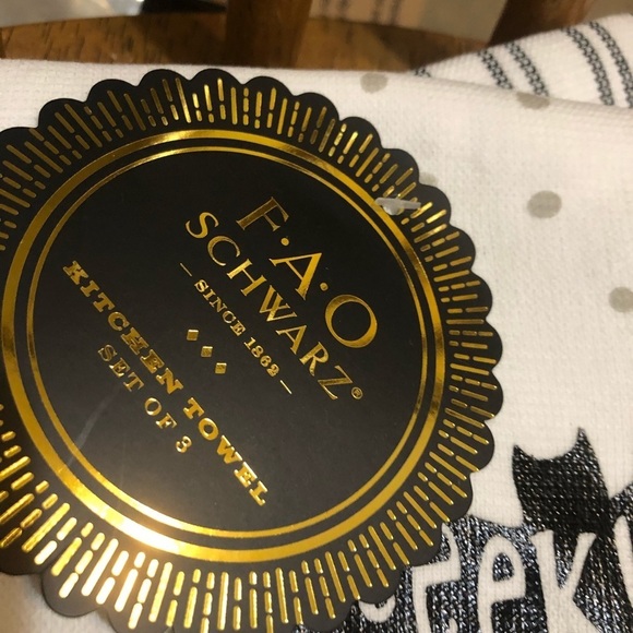 ****SOLD****Halloween Spooky Kitchen Towels Set Of 3 18” X 28” - Picture 4 of 5